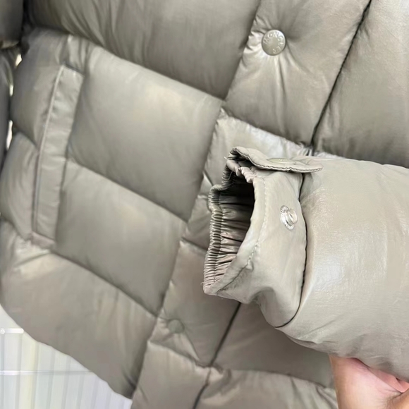 Moncler down jacket - Picture 4 of 7